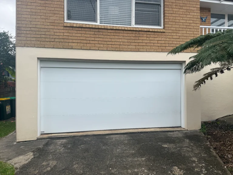 Dover White Flat Smooth Panel Lift Door