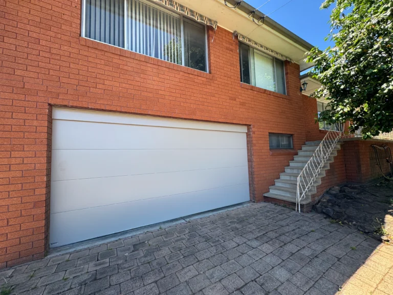 Dune Madison Smooth Panel Lift Door