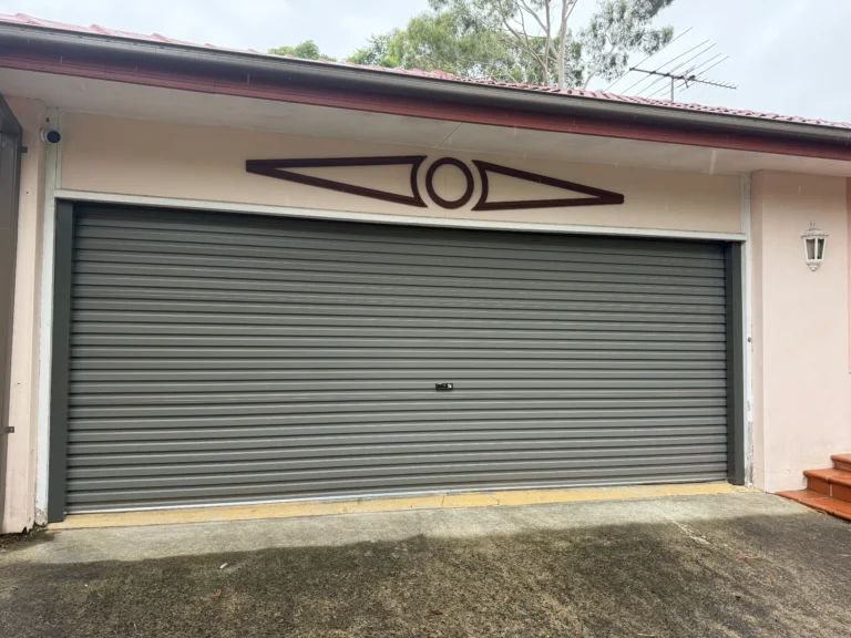 Gliderol Wallaby Roller door with posts and covers