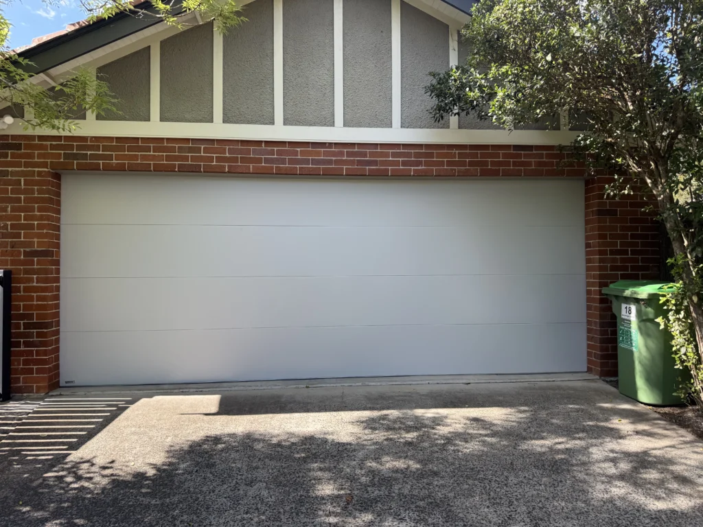 Southerly Madison Smooth Sectional Door