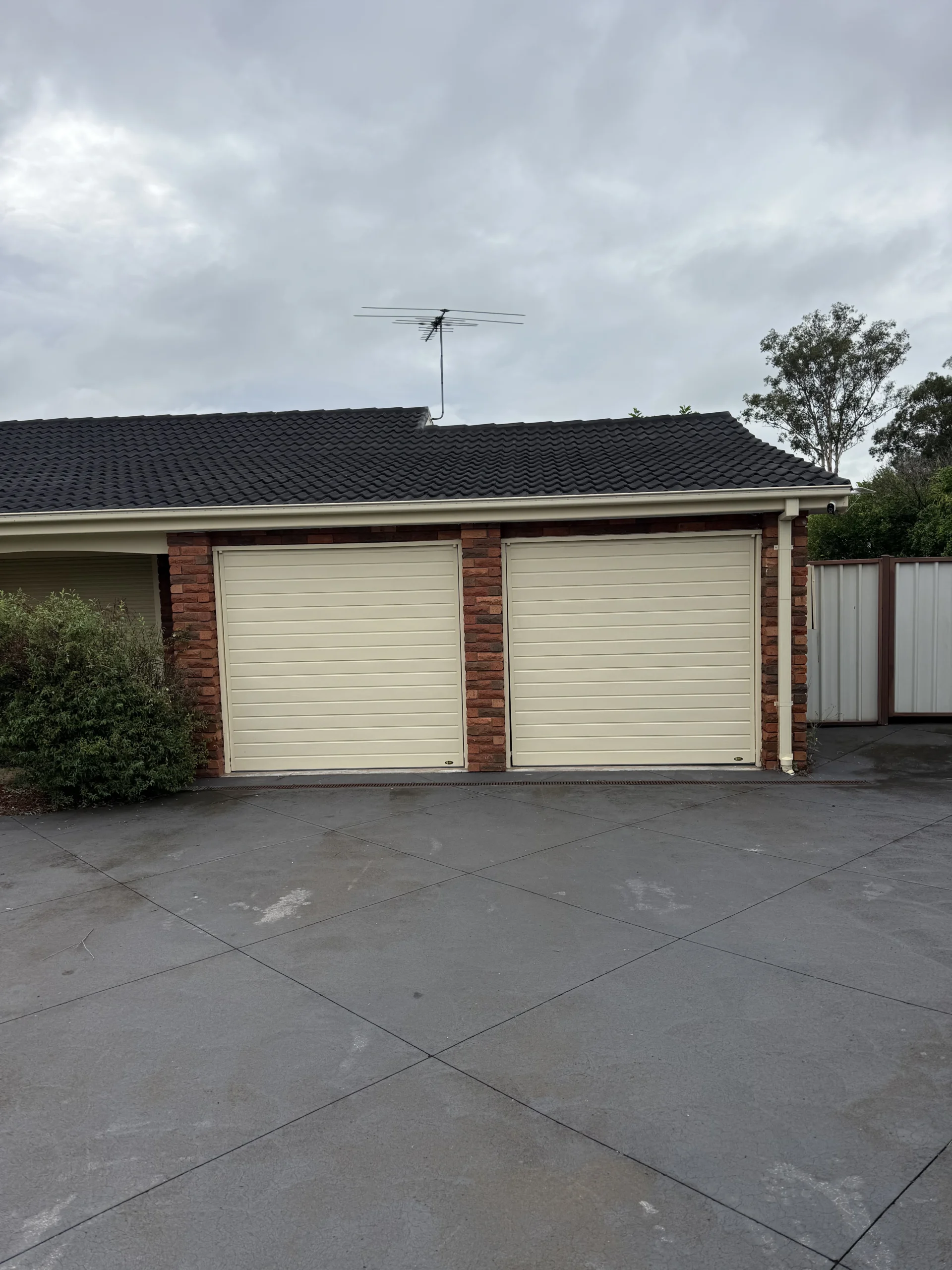 Doorworks Classic Cream Ribline Woodgrain Tilt Doors