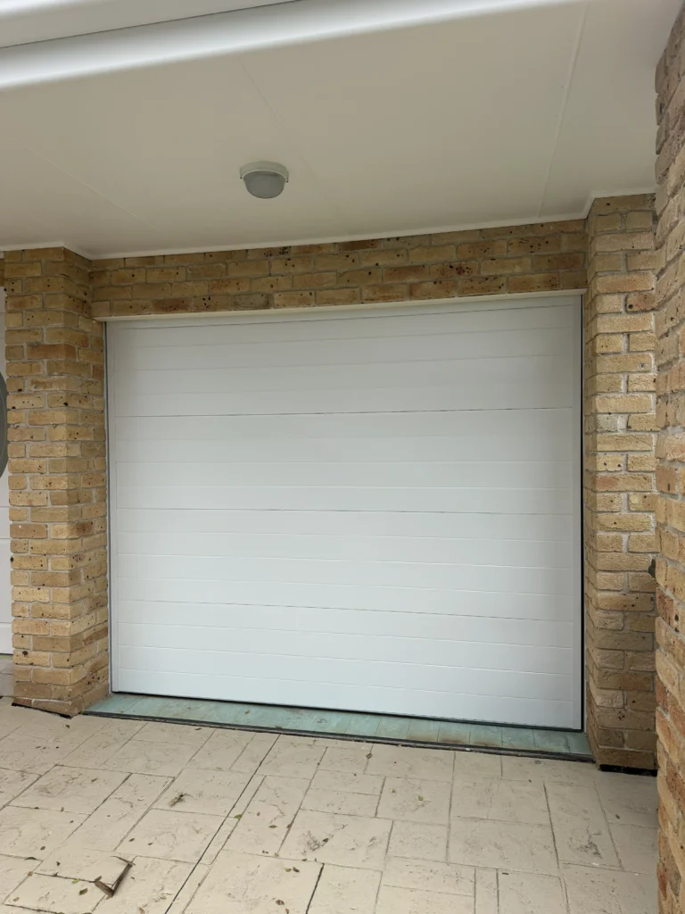 Dover White Fineline Smooth Tilt Door